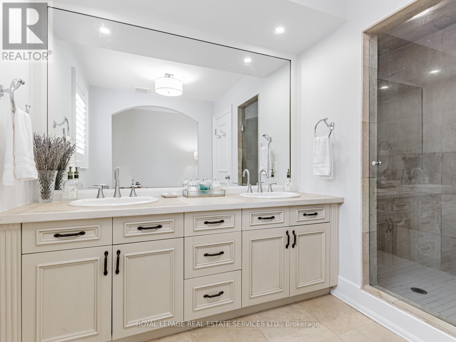 5 Reid Manor, Toronto, Ontario  M8Y 2H8 - Photo 38 - W12388209