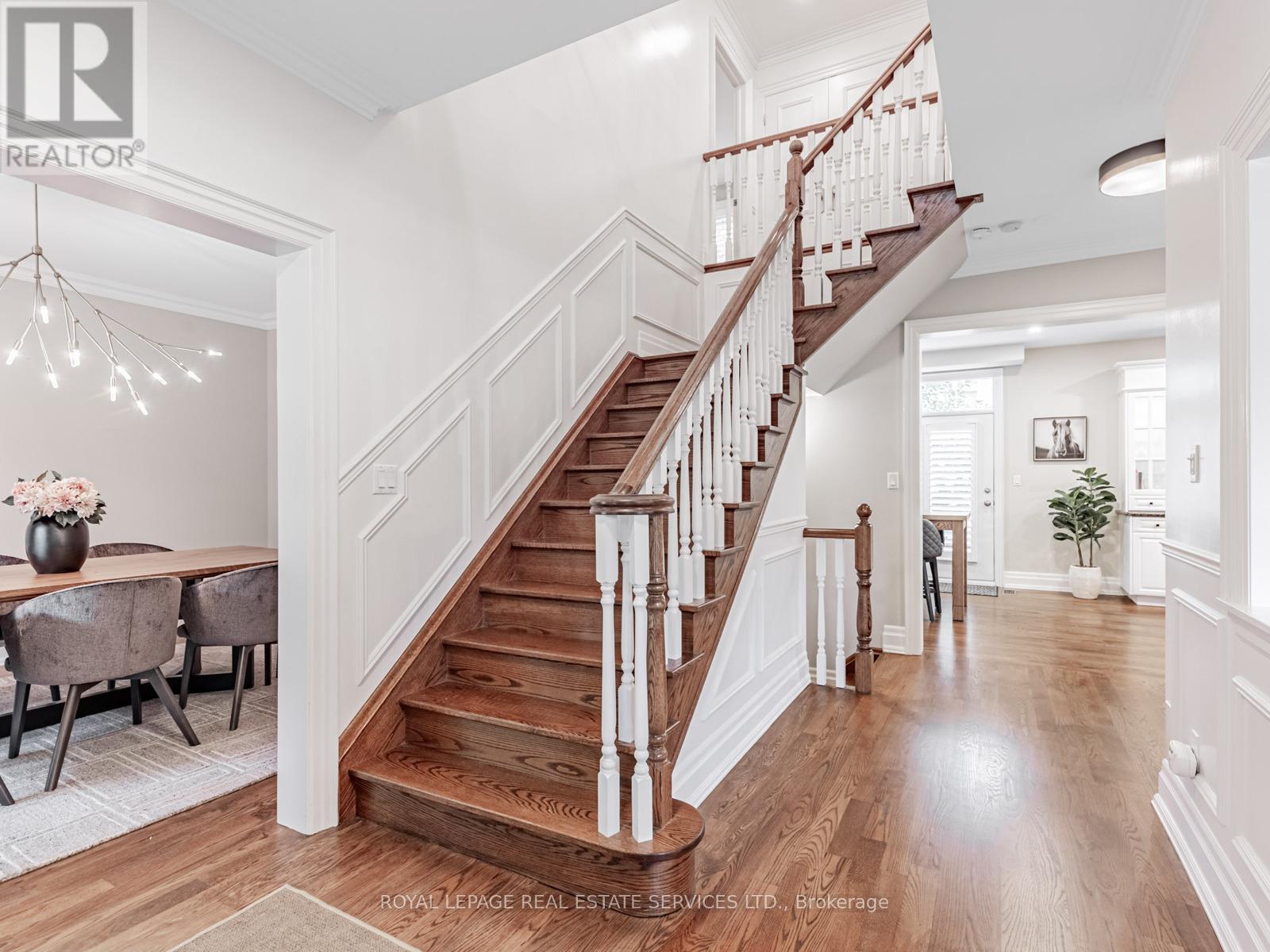 5 Reid Manor, Toronto, Ontario  M8Y 2H8 - Photo 6 - W12388209