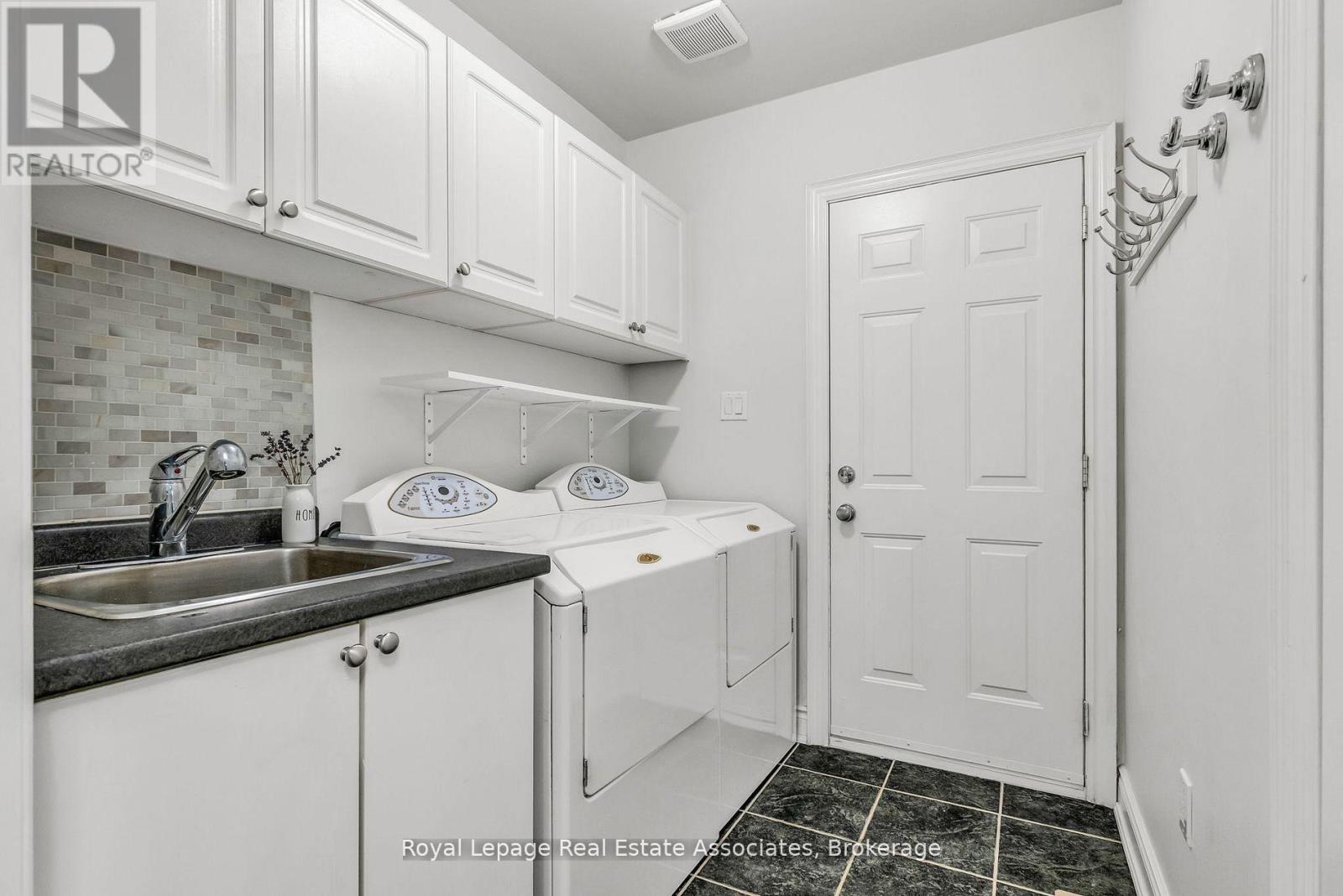 273 Duskywing Way, Oakville, Ontario  L6L 6X5 - Photo 12 - W12388211