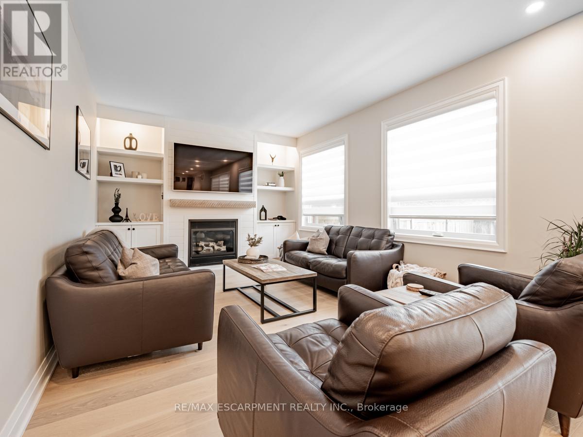 3390 Fox Run Circle, Oakville, Ontario  L6L 6W4 - Photo 13 - W12388233