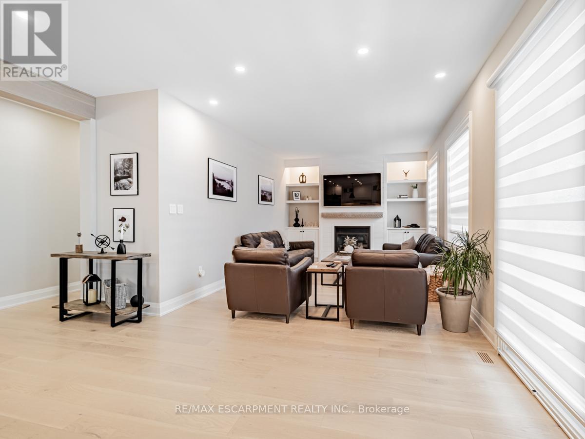 3390 Fox Run Circle, Oakville, Ontario  L6L 6W4 - Photo 14 - W12388233