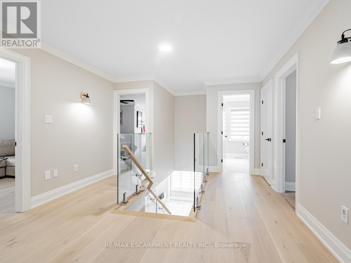 3390 Fox Run Circle, Oakville, Ontario  L6L 6W4 - Photo 19 - W12388233