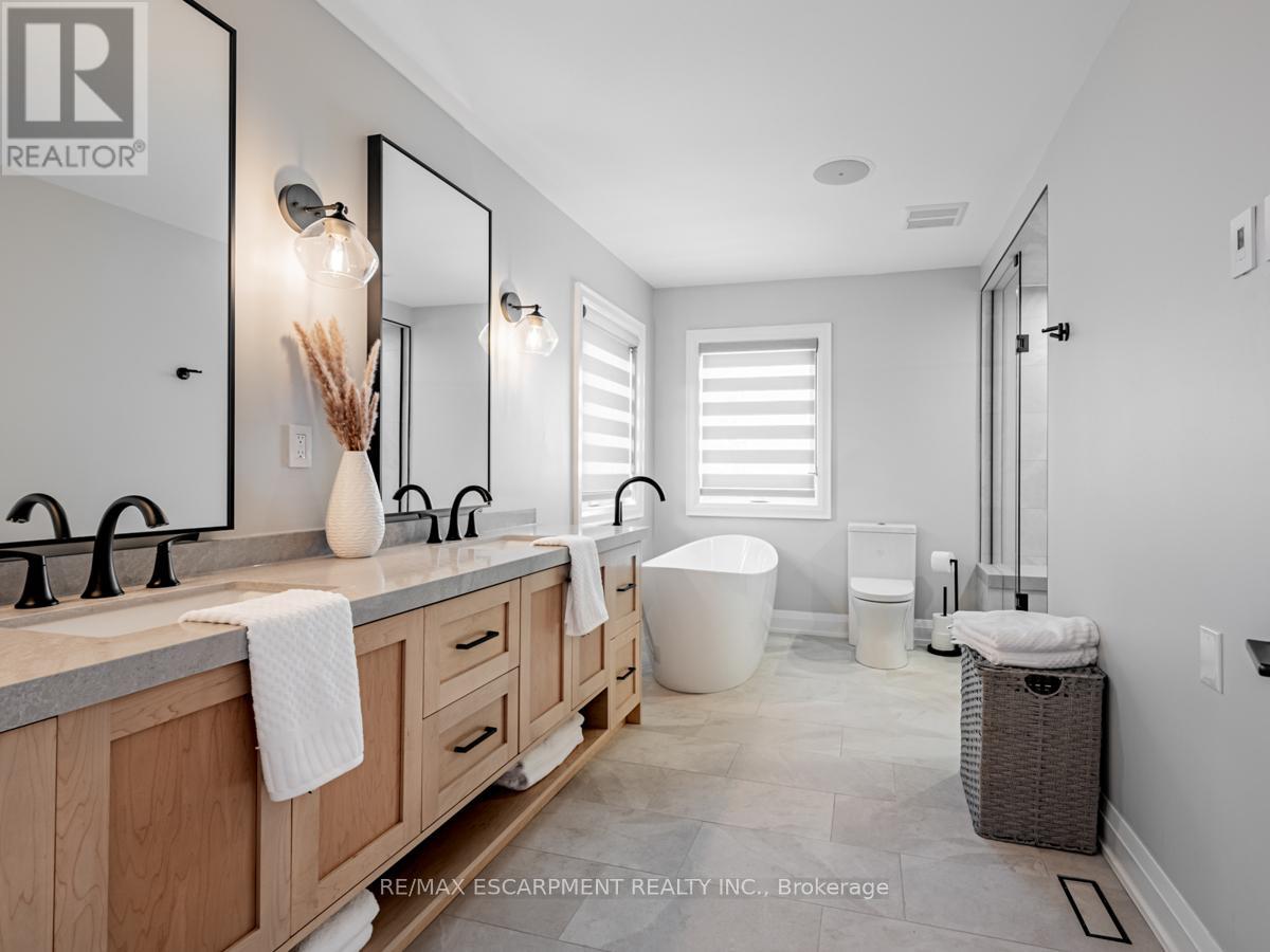 3390 Fox Run Circle, Oakville, Ontario  L6L 6W4 - Photo 22 - W12388233