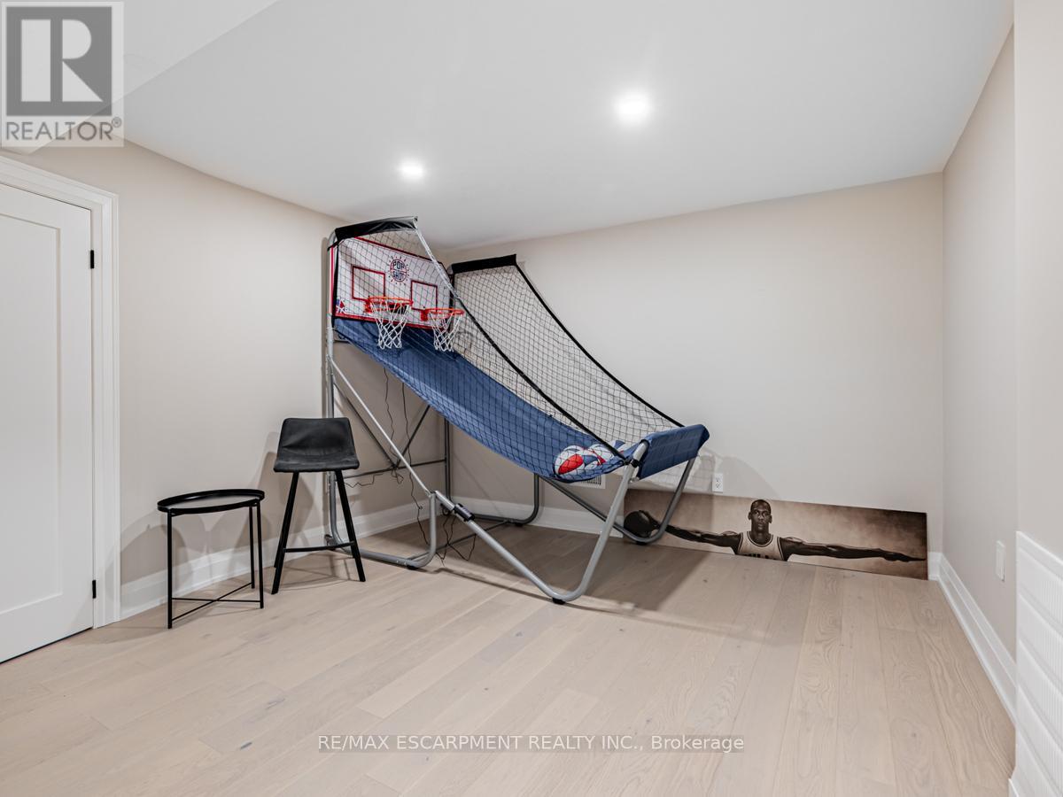 3390 Fox Run Circle, Oakville, Ontario  L6L 6W4 - Photo 35 - W12388233