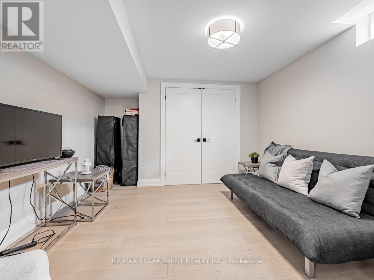 3390 Fox Run Circle, Oakville, Ontario  L6L 6W4 - Photo 36 - W12388233