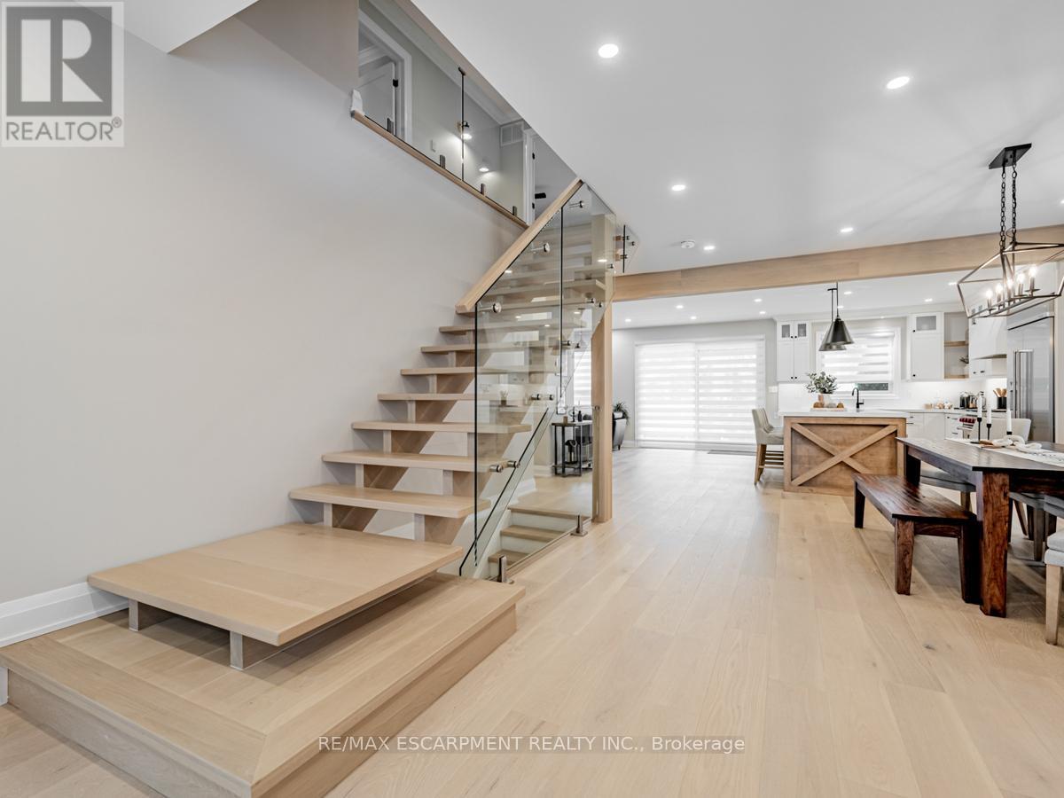 3390 Fox Run Circle, Oakville, Ontario  L6L 6W4 - Photo 6 - W12388233