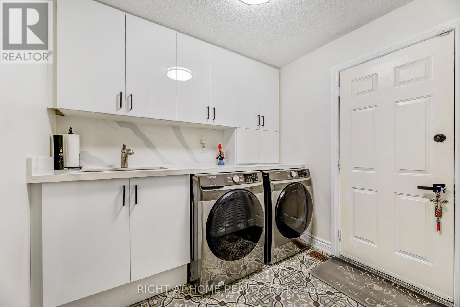 1665 Asgard Drive, Mississauga, Ontario  L5E 3G5 - Photo 17 - W12388255
