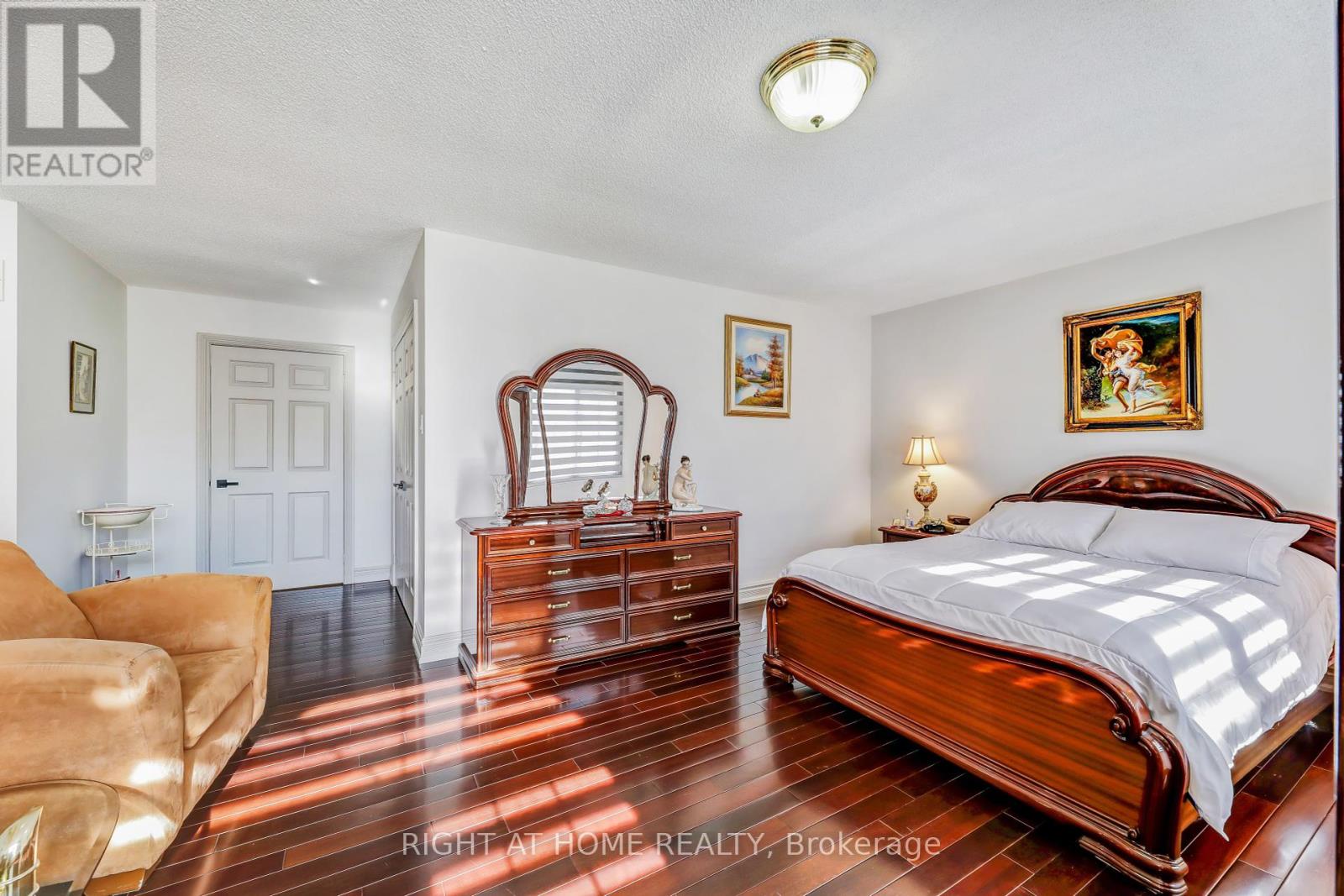 1665 Asgard Drive, Mississauga, Ontario  L5E 3G5 - Photo 19 - W12388255