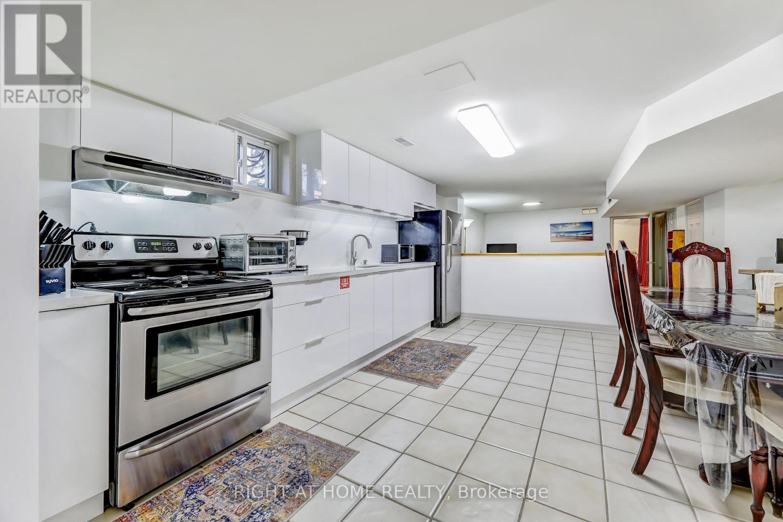 1665 Asgard Drive, Mississauga, Ontario  L5E 3G5 - Photo 28 - W12388255