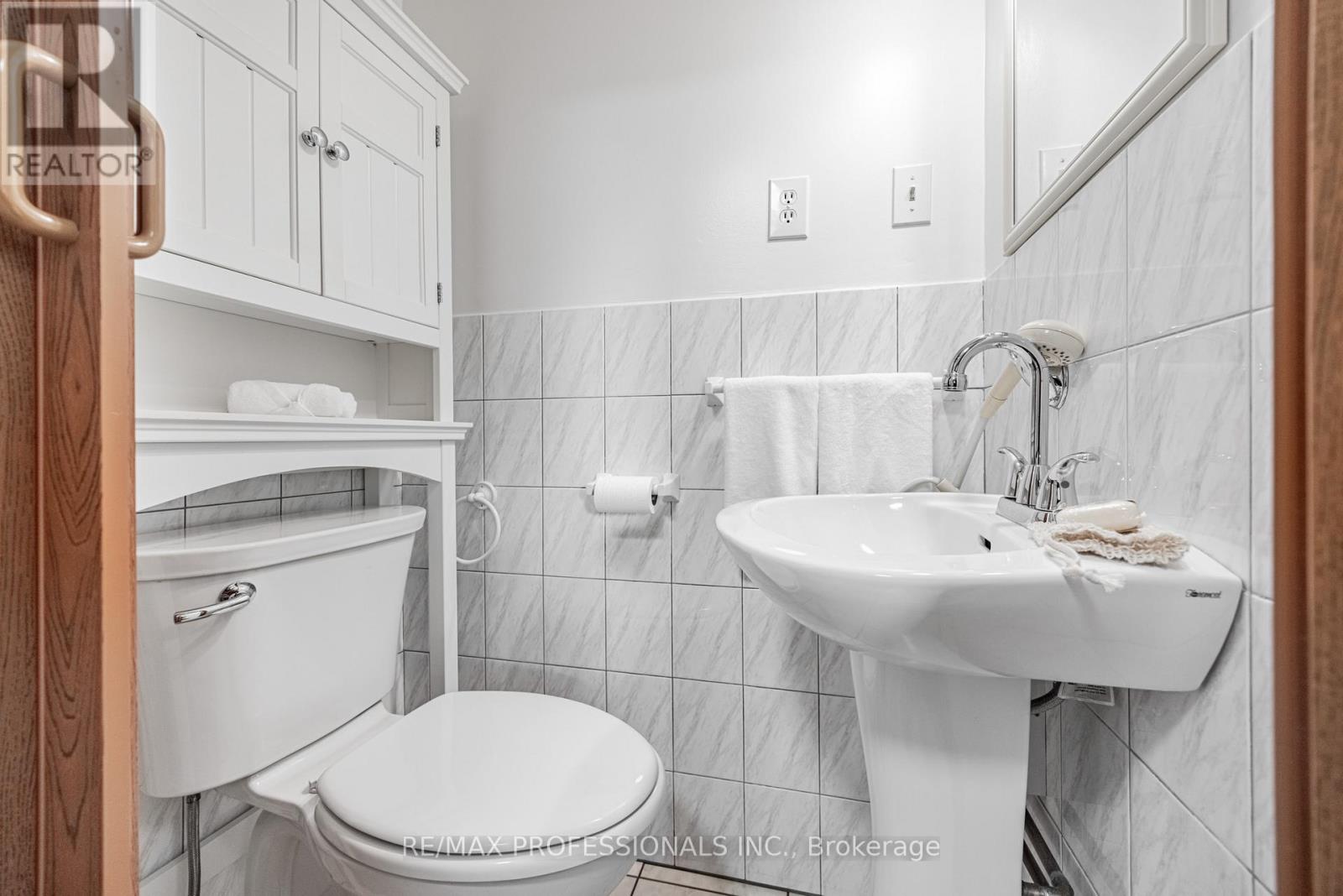 507 Salem Avenue N, Toronto, Ontario  M6H 3C9 - Photo 10 - W12388256