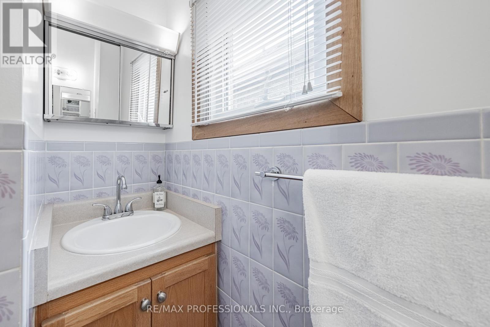 507 Salem Avenue N, Toronto, Ontario  M6H 3C9 - Photo 14 - W12388256