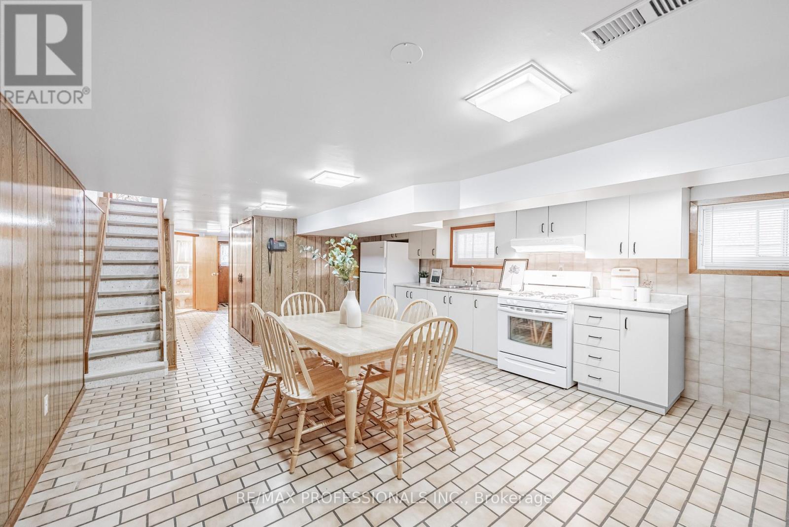 507 Salem Avenue N, Toronto, Ontario  M6H 3C9 - Photo 16 - W12388256