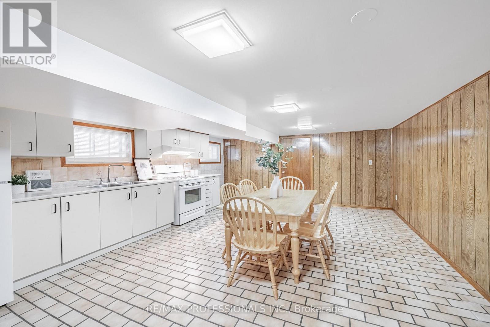 507 Salem Avenue N, Toronto, Ontario  M6H 3C9 - Photo 17 - W12388256