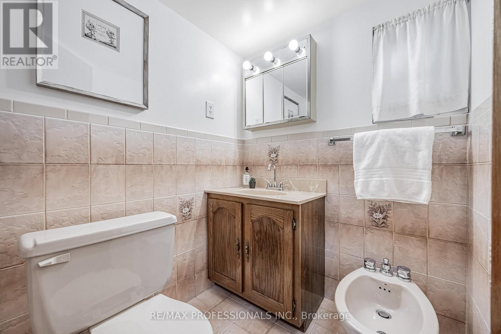 507 Salem Avenue N, Toronto, Ontario  M6H 3C9 - Photo 18 - W12388256