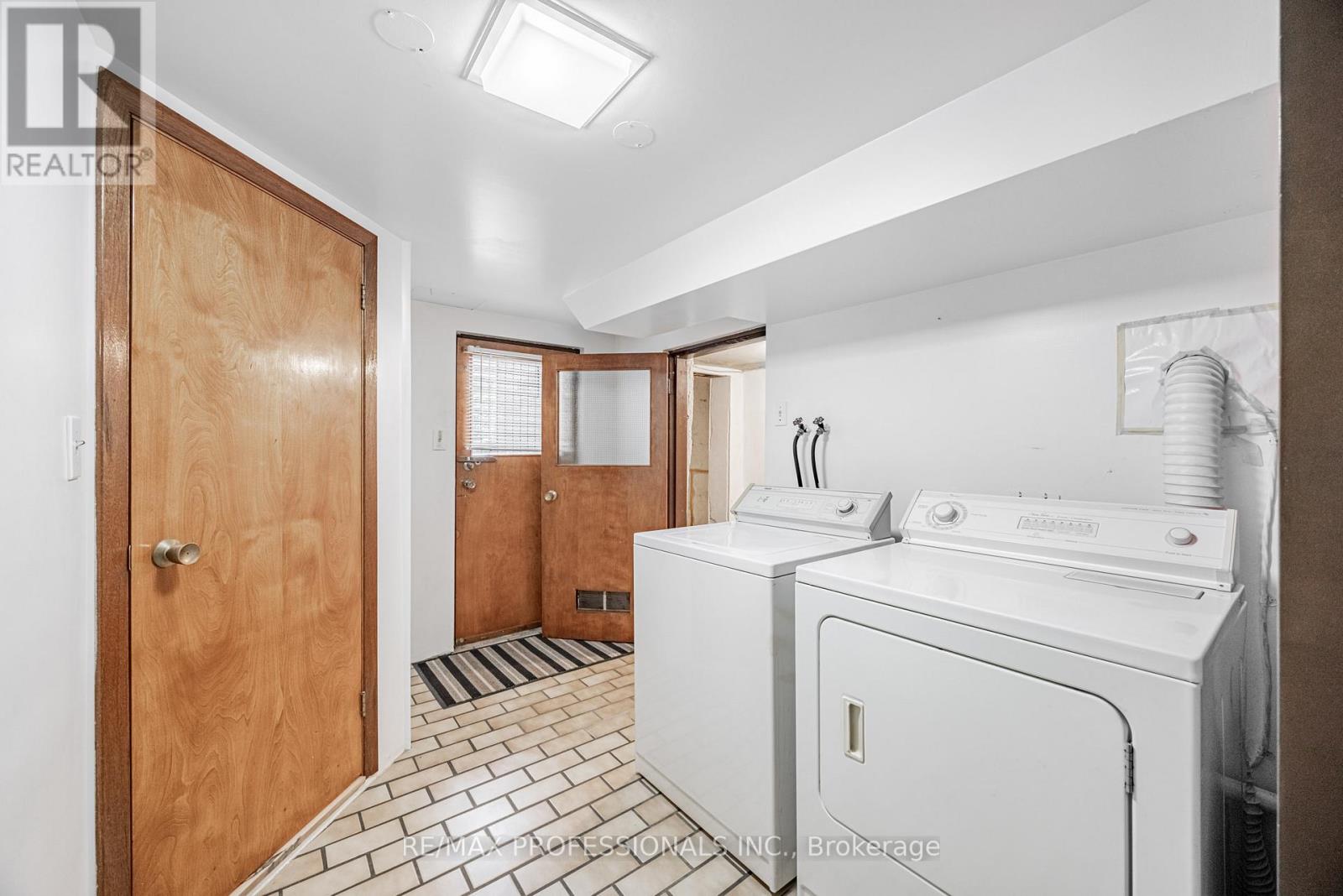 507 Salem Avenue N, Toronto, Ontario  M6H 3C9 - Photo 19 - W12388256