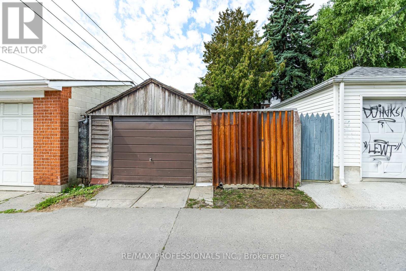 507 Salem Avenue N, Toronto, Ontario  M6H 3C9 - Photo 24 - W12388256