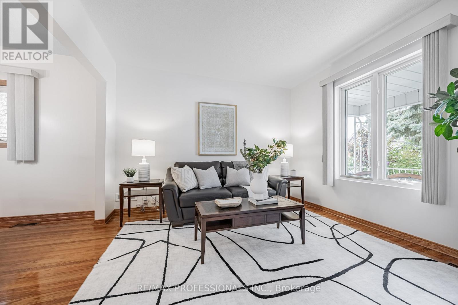 507 Salem Avenue N, Toronto, Ontario  M6H 3C9 - Photo 4 - W12388256