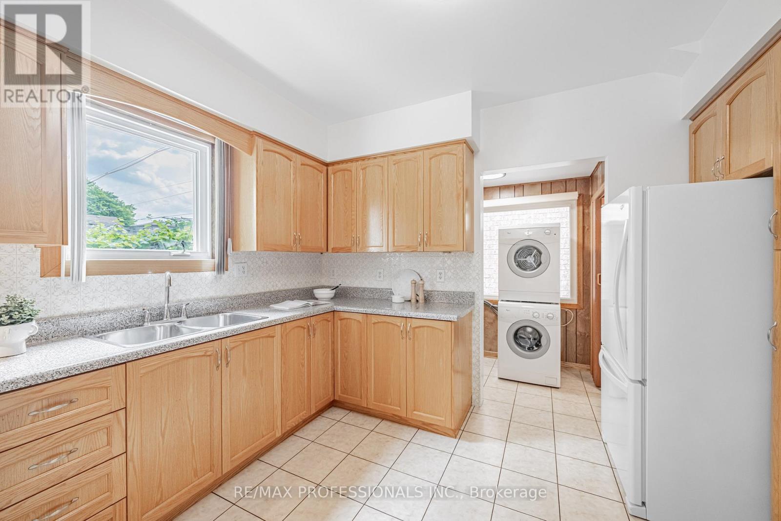 507 Salem Avenue N, Toronto, Ontario  M6H 3C9 - Photo 9 - W12388256