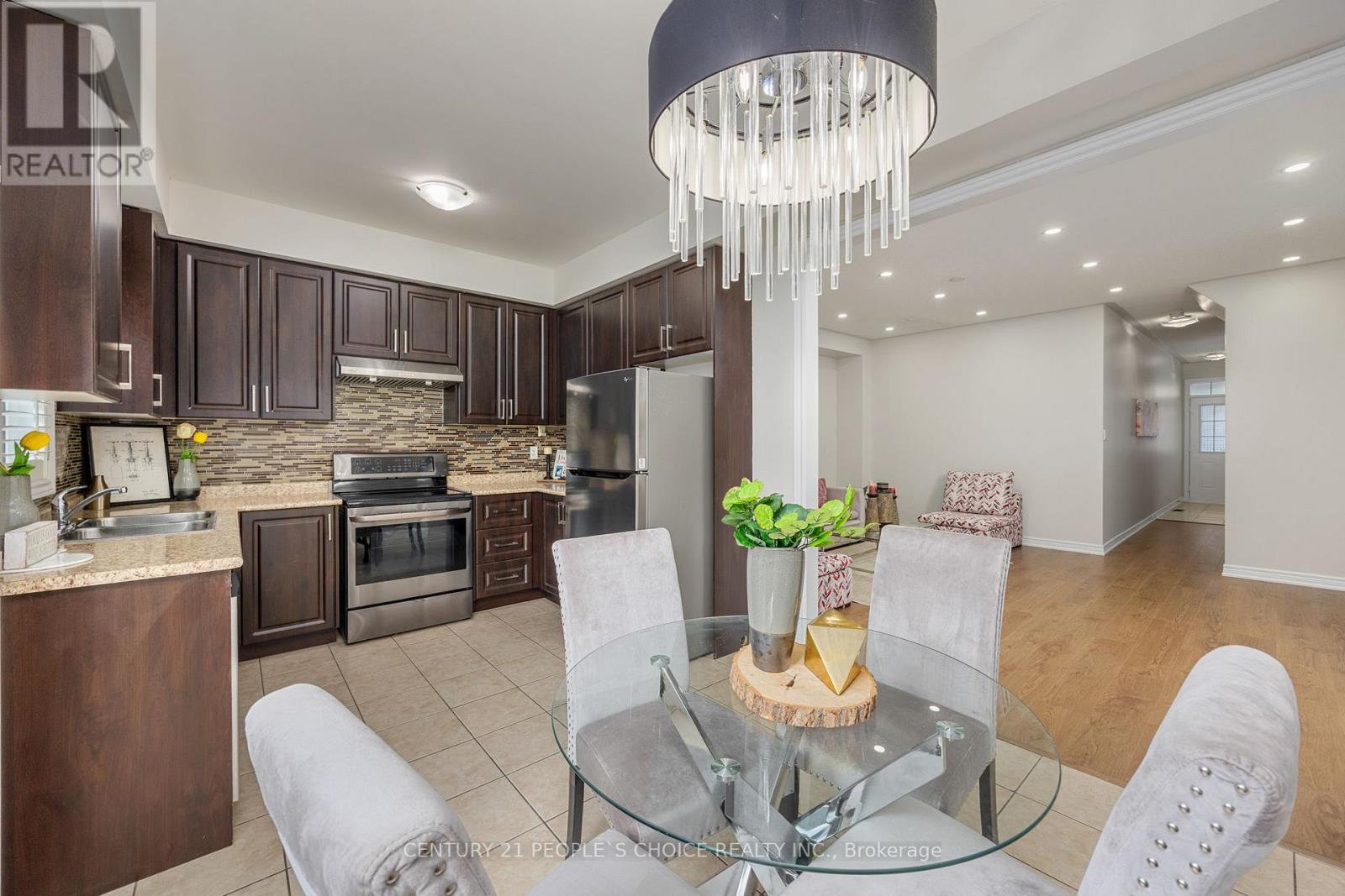 32 Frenchpark Circle Nw, Brampton, Ontario  L6X 0Y6 - Photo 14 - W12388278