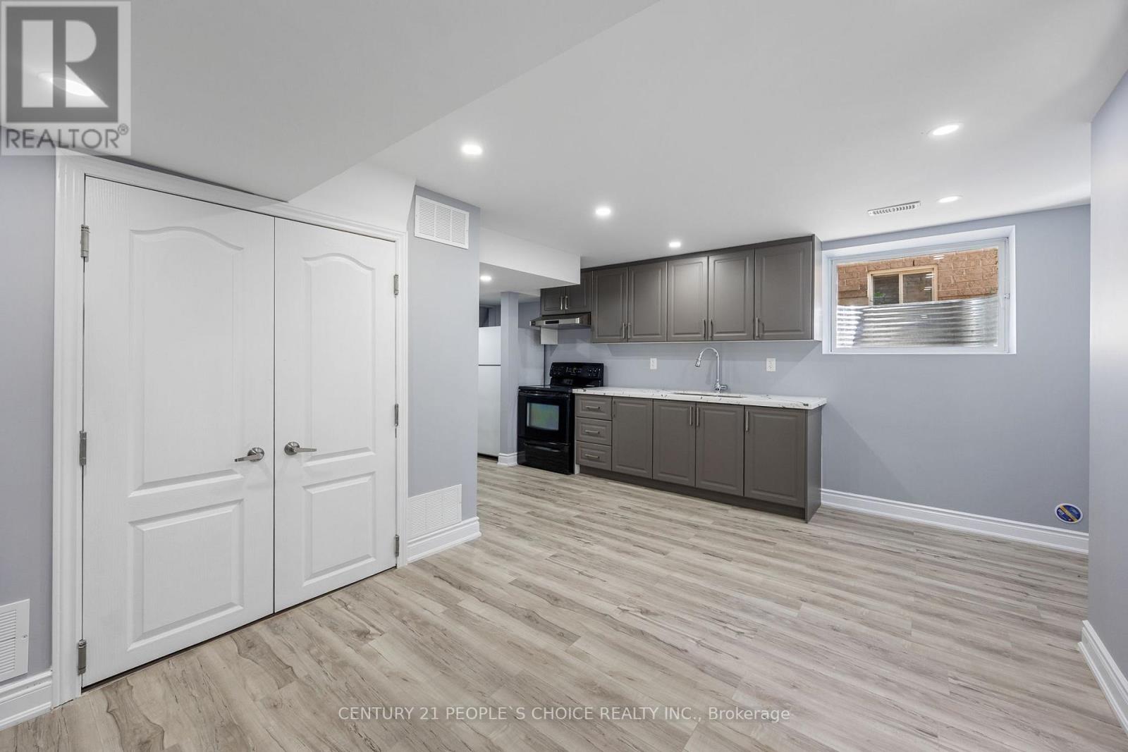 32 Frenchpark Circle Nw, Brampton, Ontario  L6X 0Y6 - Photo 30 - W12388278