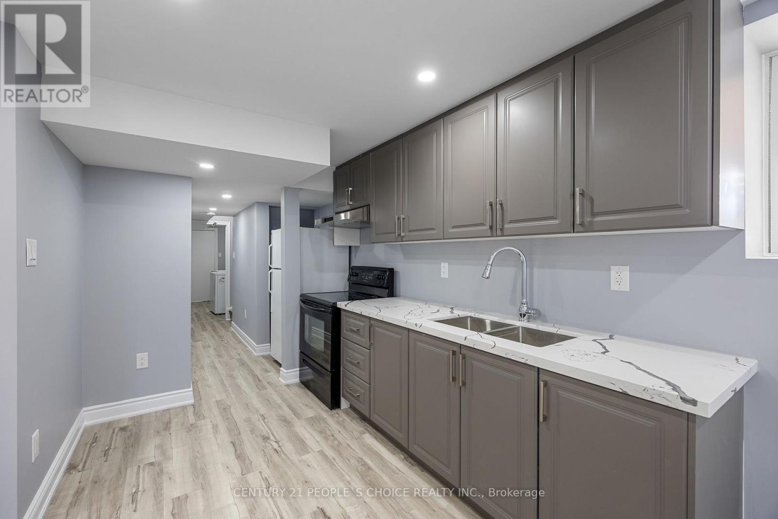 32 Frenchpark Circle Nw, Brampton, Ontario  L6X 0Y6 - Photo 31 - W12388278