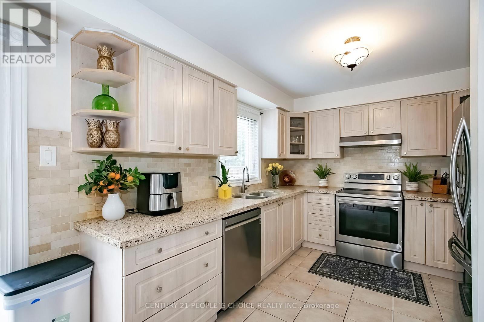 24 Vivians Crescent, Brampton (Fletcher's West), Ontario  L6Y 4V1 - Photo 15 - W12388315