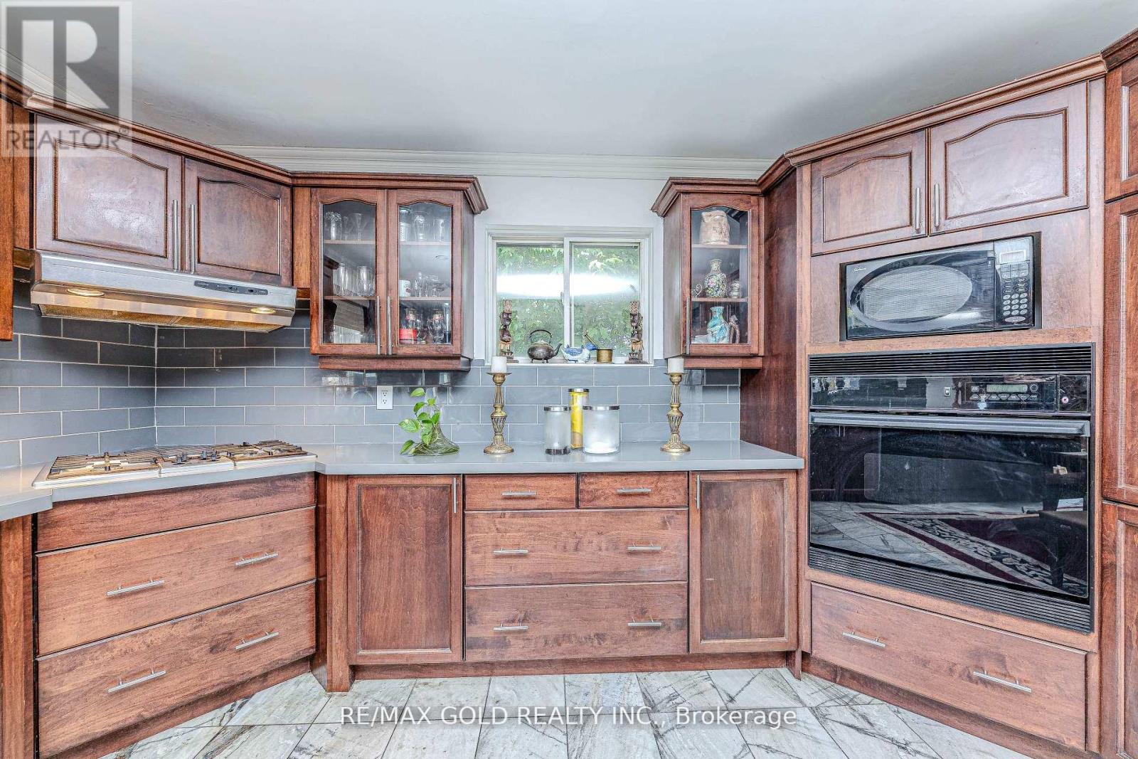 39 Harrow Street, Mississauga, Ontario  L4T 1J6 - Photo 13 - W12388317