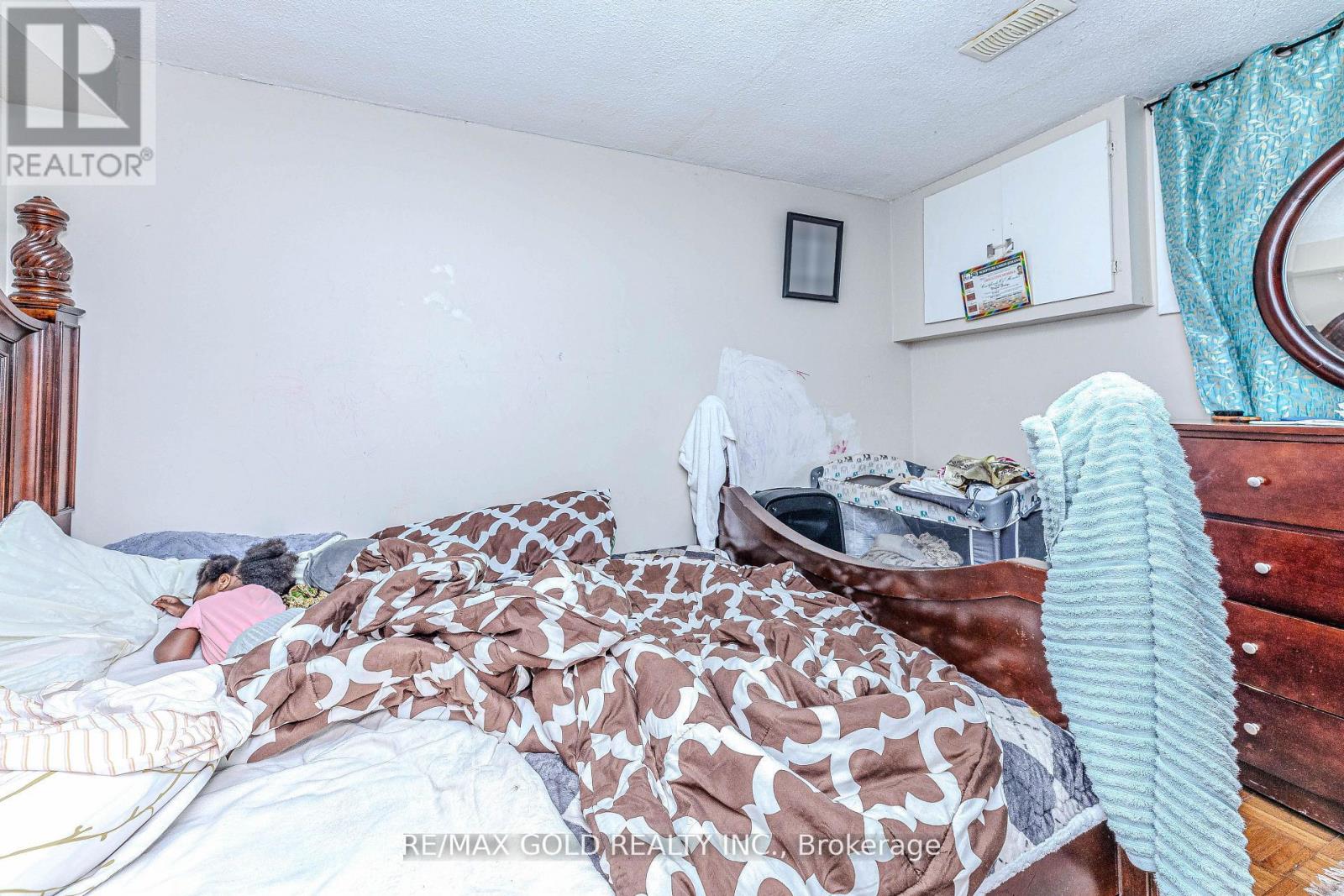 39 Harrow Street, Mississauga, Ontario  L4T 1J6 - Photo 28 - W12388317