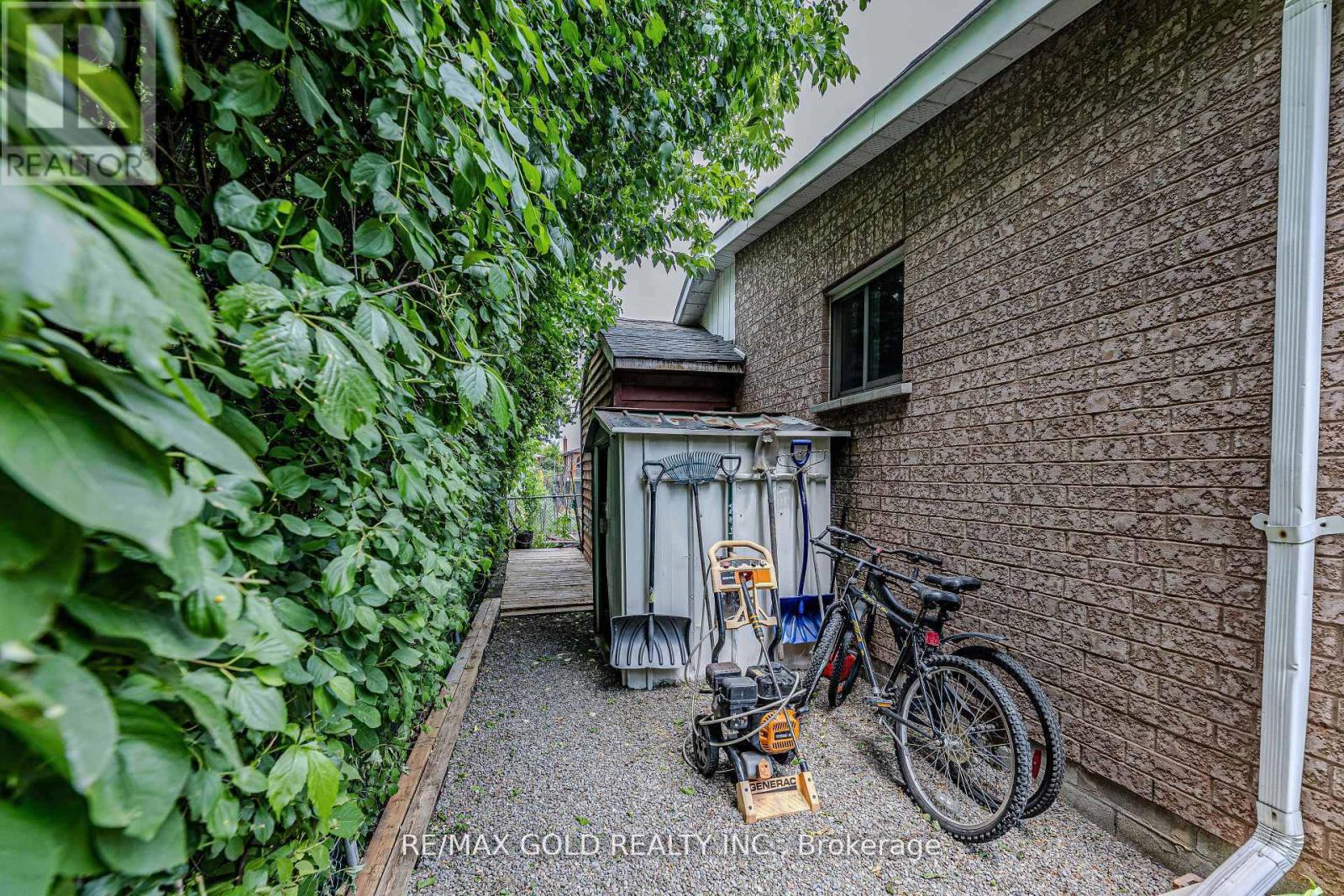39 Harrow Street, Mississauga, Ontario  L4T 1J6 - Photo 39 - W12388317