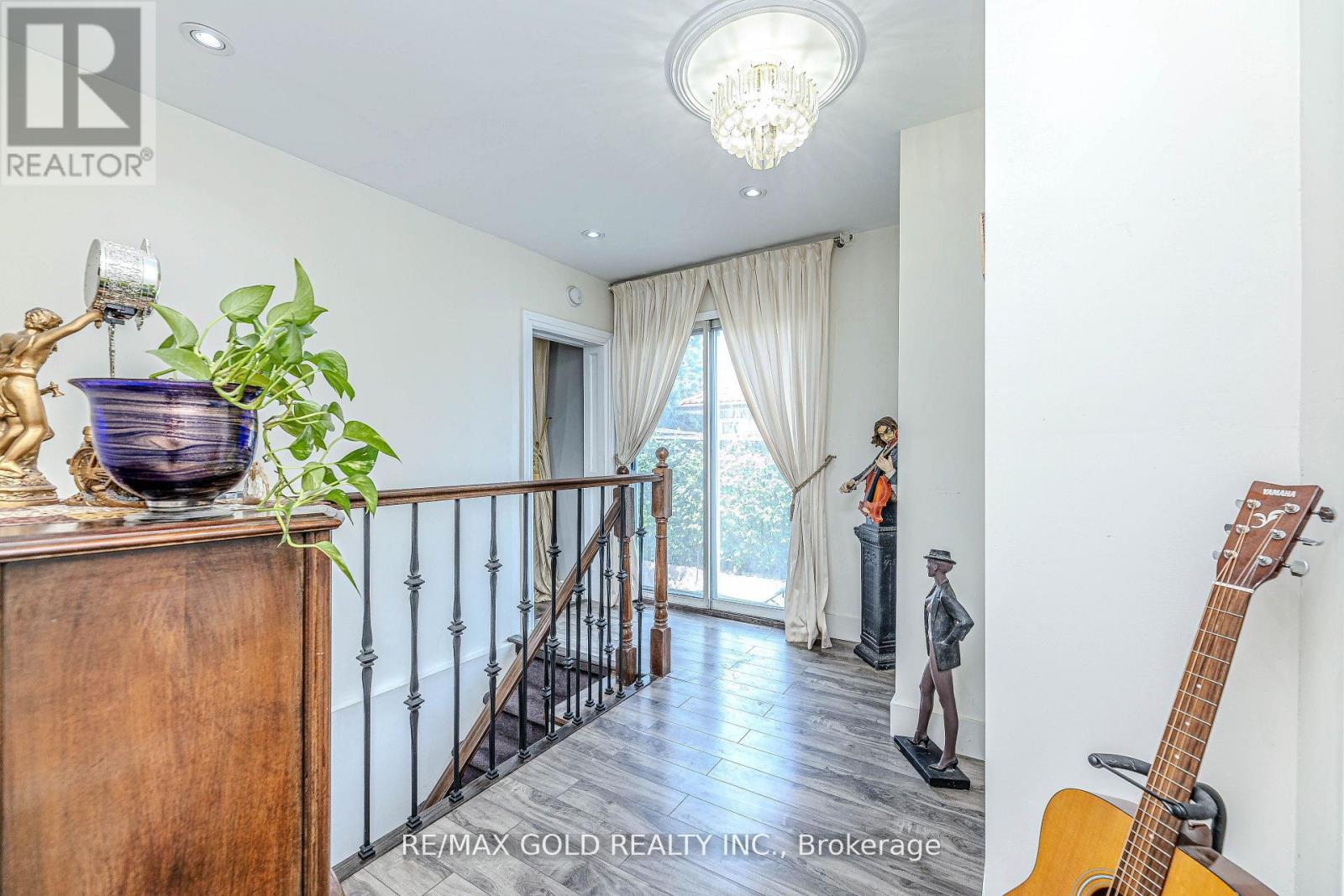 39 Harrow Street, Mississauga, Ontario  L4T 1J6 - Photo 6 - W12388317