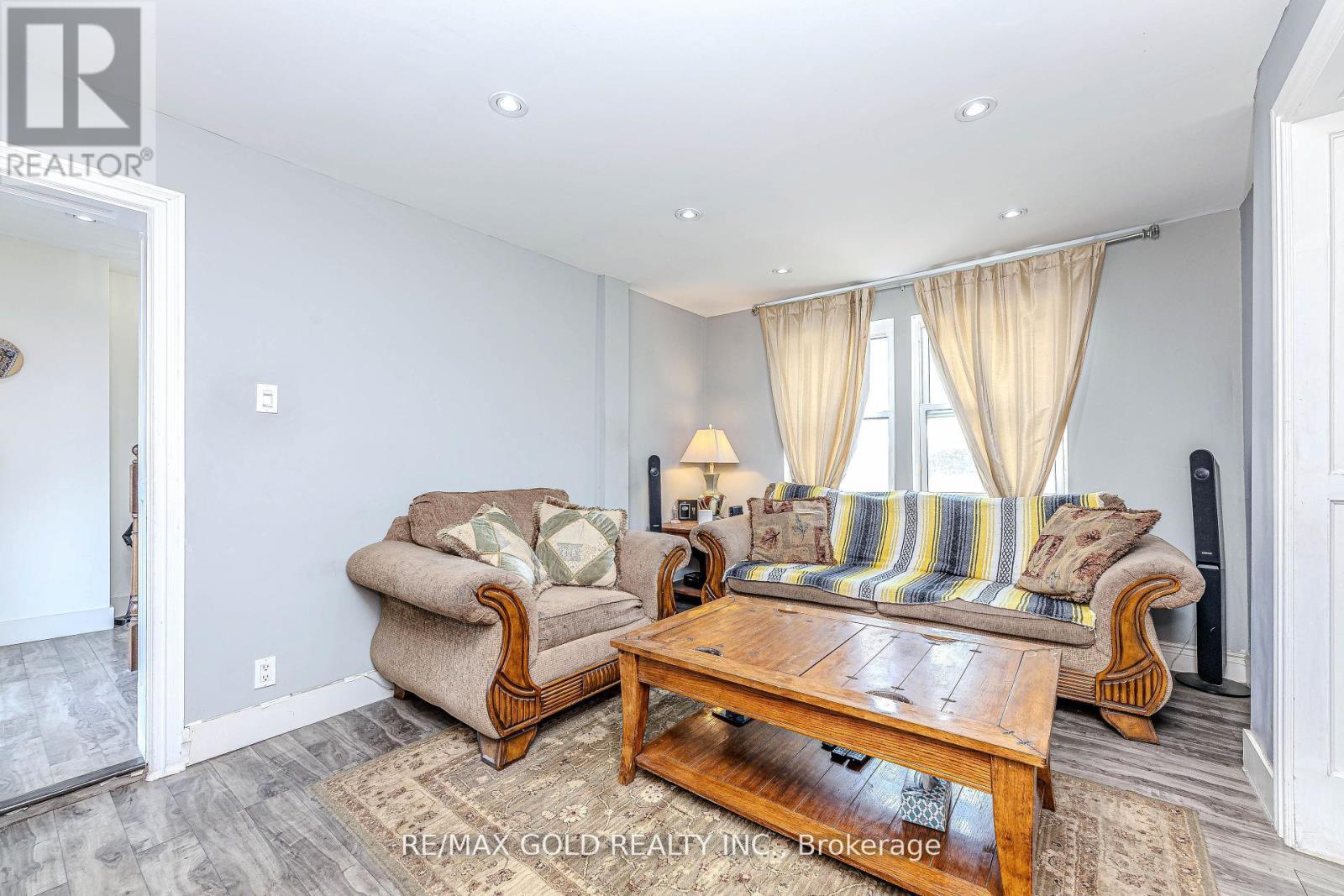 39 Harrow Street, Mississauga, Ontario  L4T 1J6 - Photo 8 - W12388317