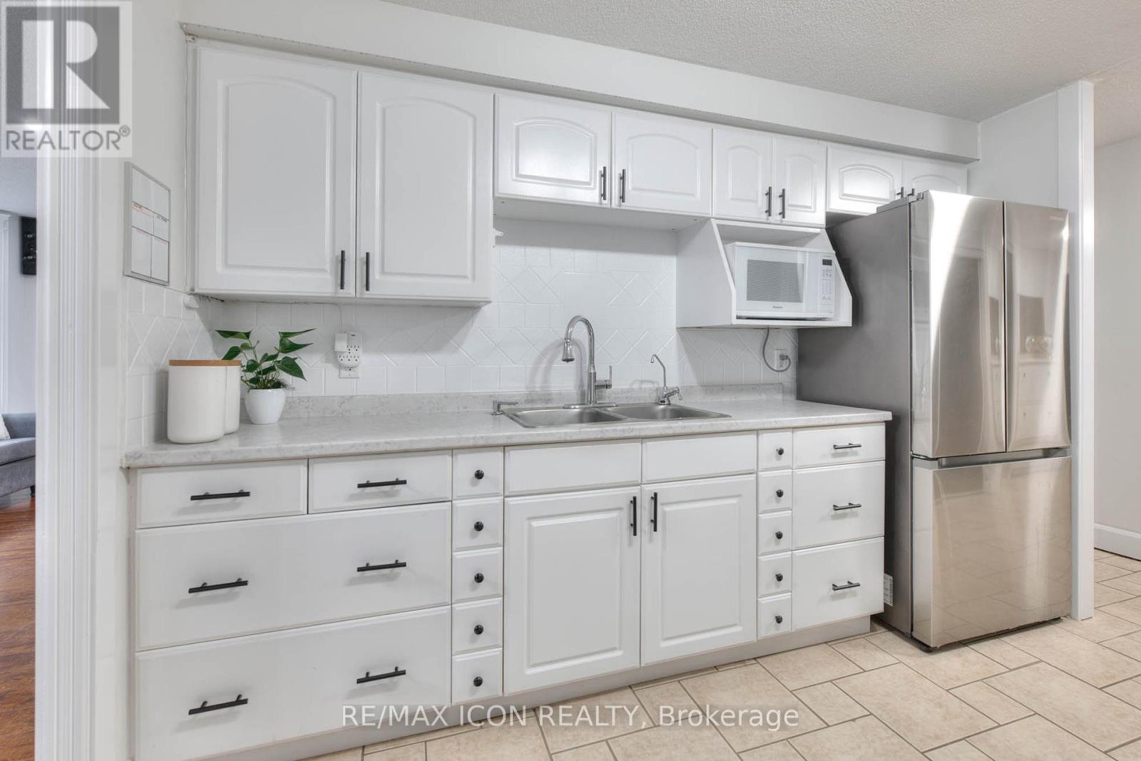 103 - 35 Green Valley Drive, Kitchener, Ontario  N2P 2A5 - Photo 9 - X12388091