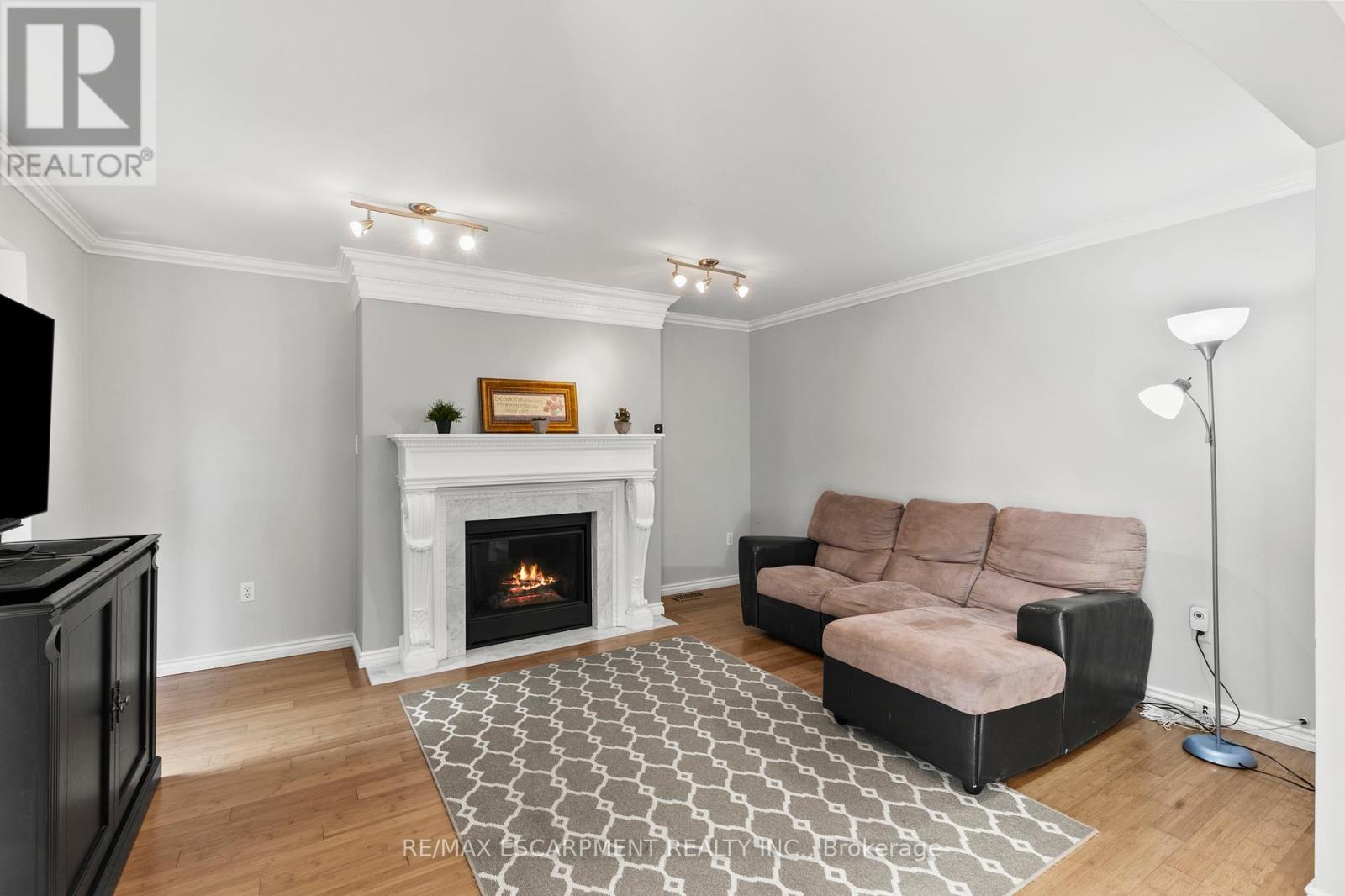 8 Coleman Court, Thorold (Confederation Heights), Ontario  L2V 4W3 - Photo 11 - X12388144