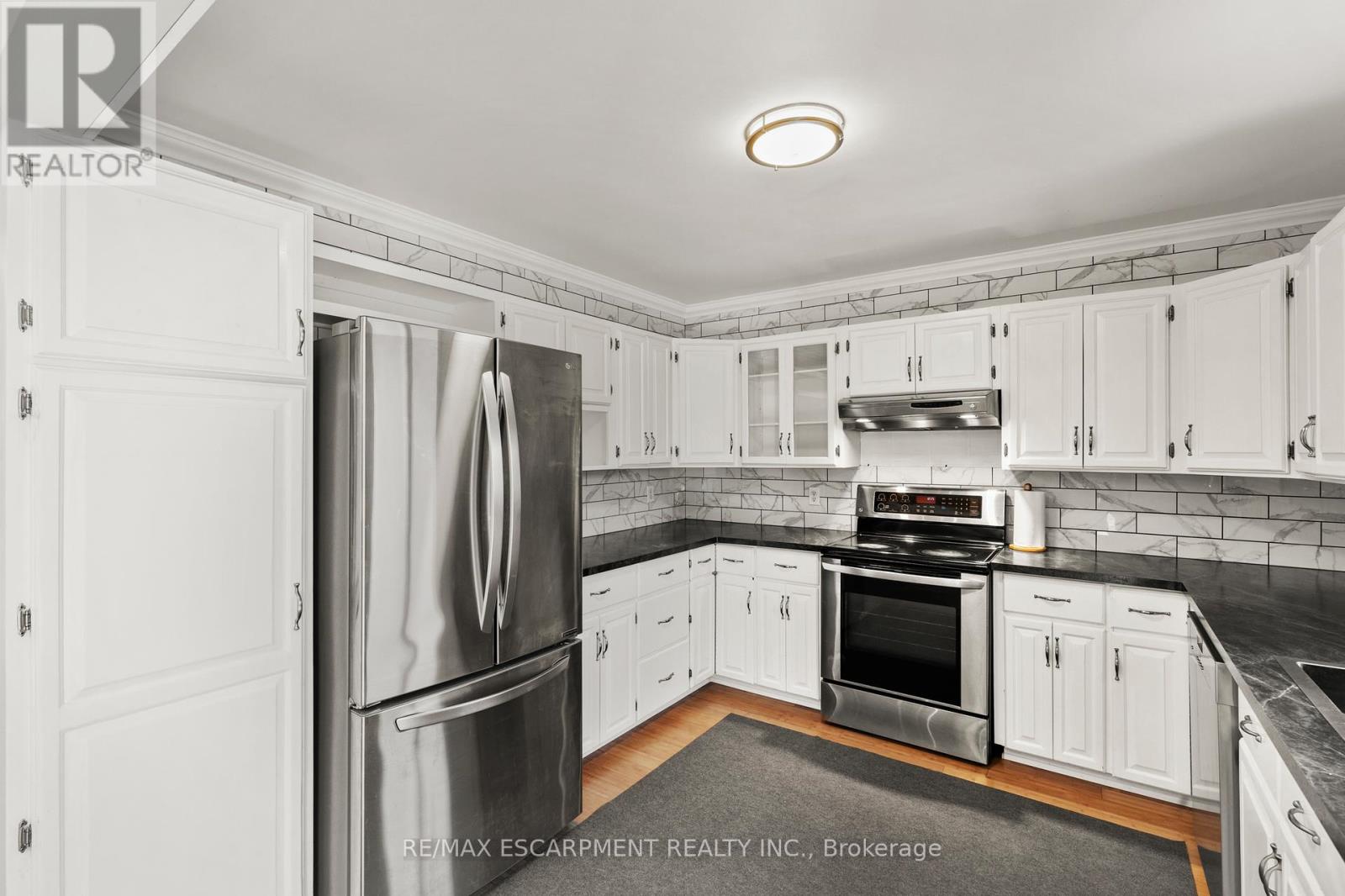 8 Coleman Court, Thorold (Confederation Heights), Ontario  L2V 4W3 - Photo 14 - X12388144