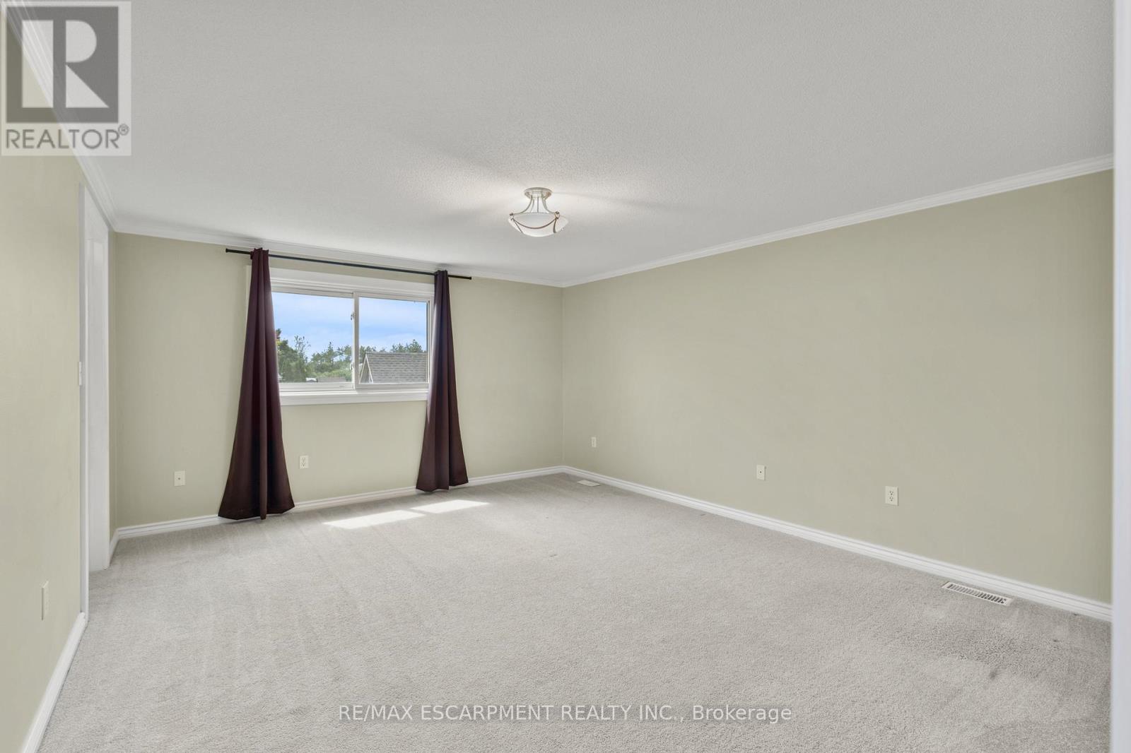 8 Coleman Court, Thorold (Confederation Heights), Ontario  L2V 4W3 - Photo 17 - X12388144