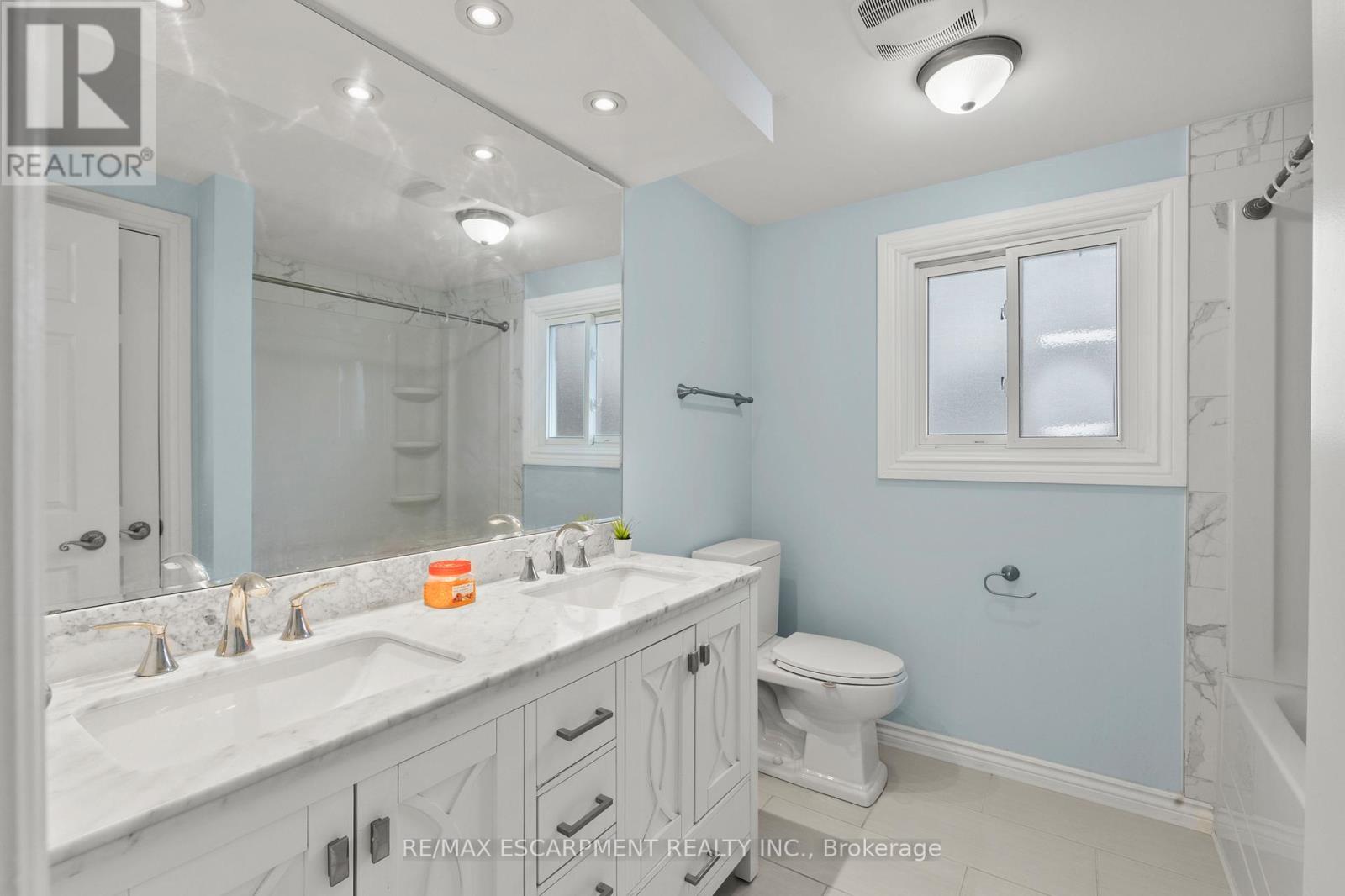 8 Coleman Court, Thorold (Confederation Heights), Ontario  L2V 4W3 - Photo 20 - X12388144