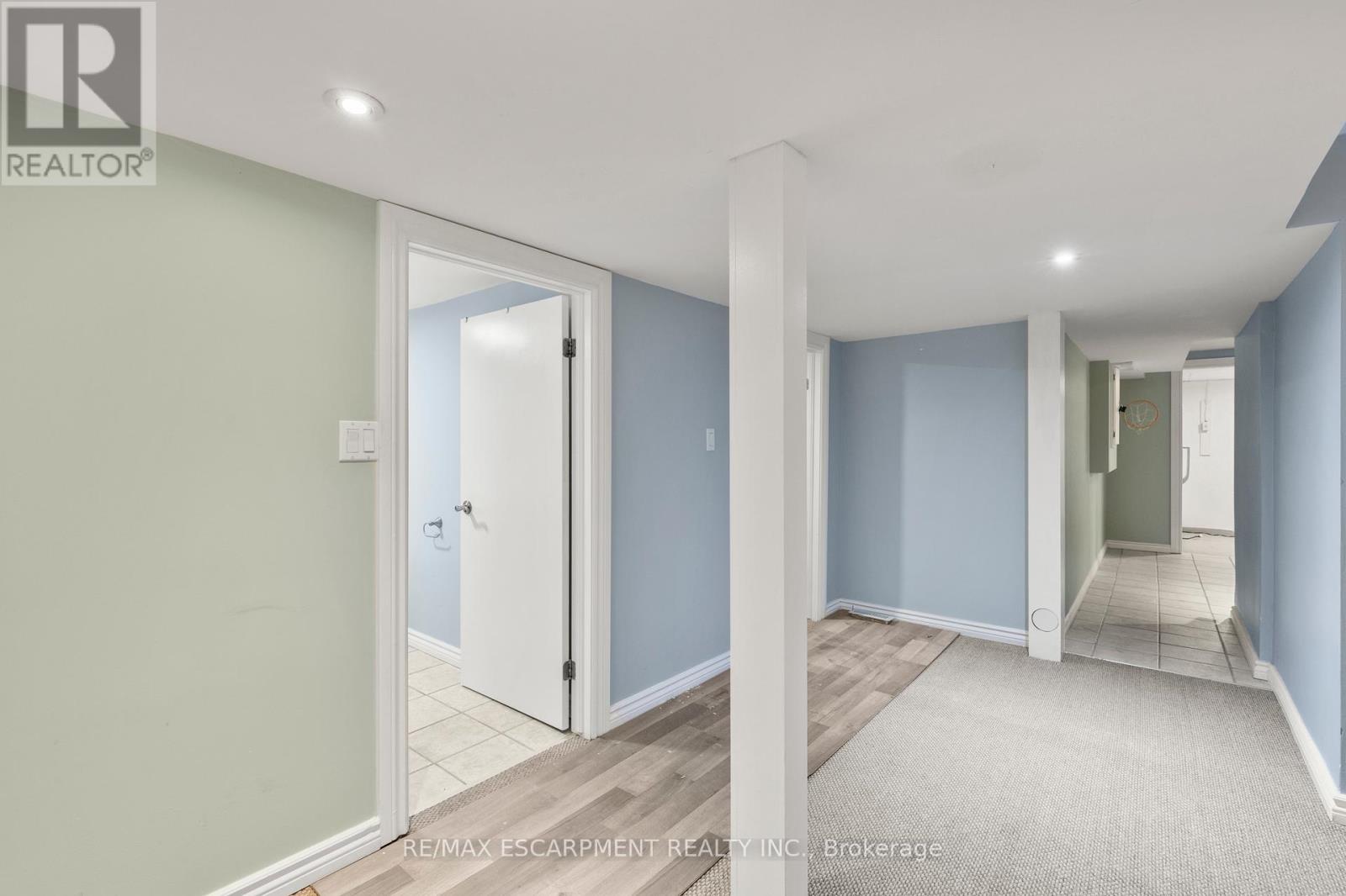 8 Coleman Court, Thorold (Confederation Heights), Ontario  L2V 4W3 - Photo 22 - X12388144
