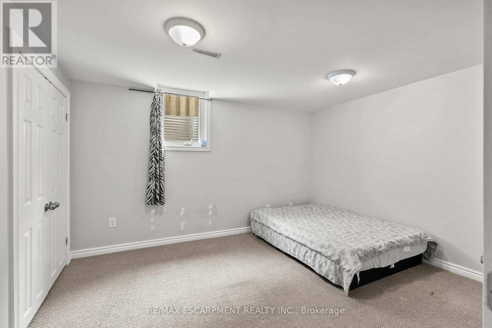 8 Coleman Court, Thorold (Confederation Heights), Ontario  L2V 4W3 - Photo 25 - X12388144