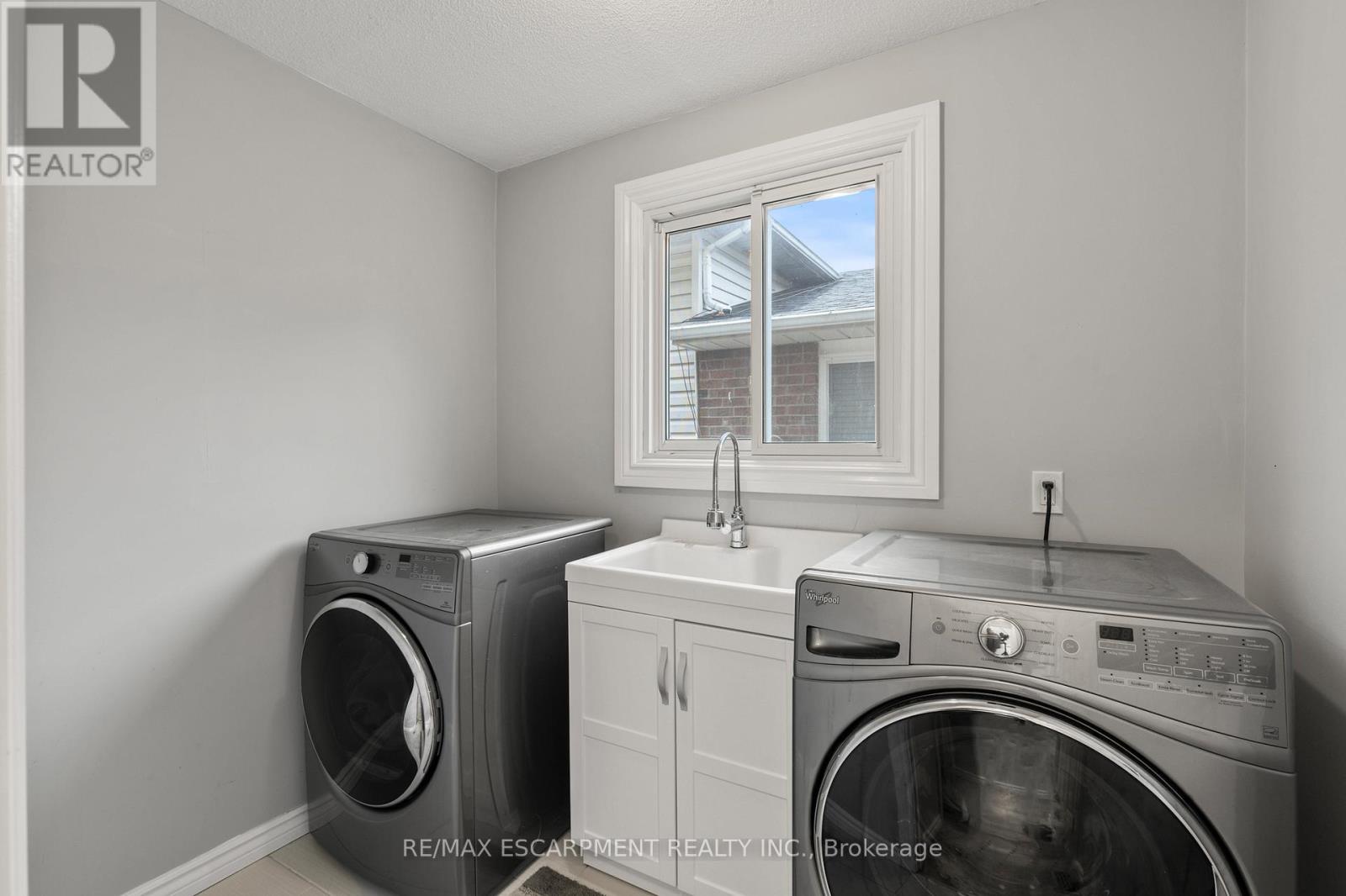 8 Coleman Court, Thorold (Confederation Heights), Ontario  L2V 4W3 - Photo 28 - X12388144