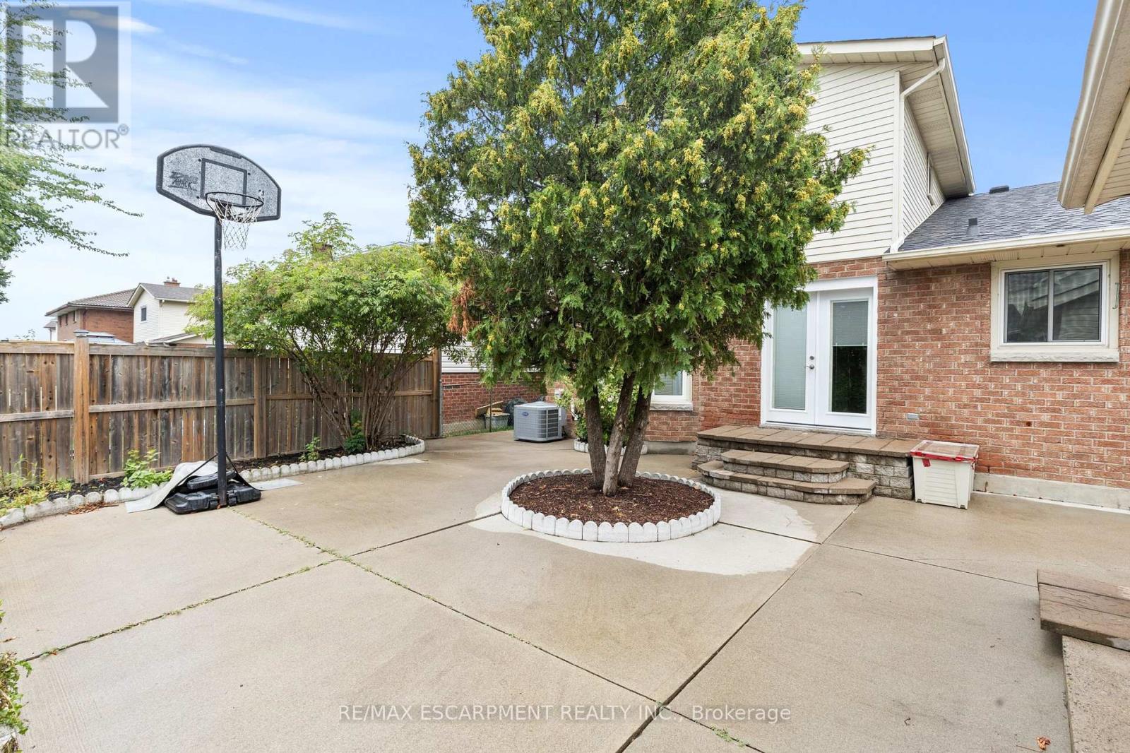 8 Coleman Court, Thorold (Confederation Heights), Ontario  L2V 4W3 - Photo 31 - X12388144
