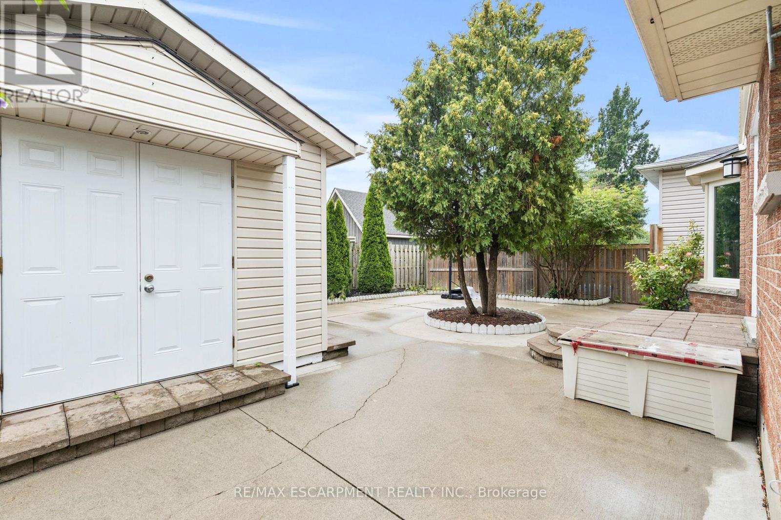8 Coleman Court, Thorold (Confederation Heights), Ontario  L2V 4W3 - Photo 32 - X12388144