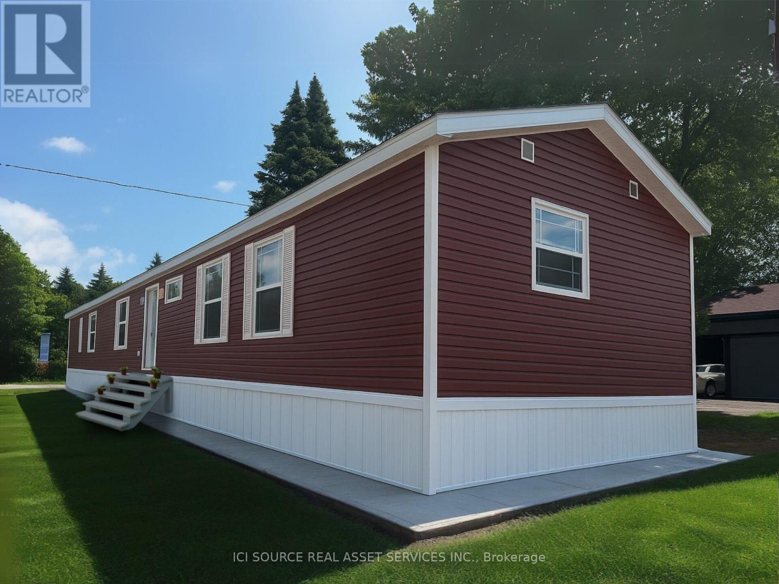305 - 8250 County Rd 17, Clarence-Rockland, Ontario  K4K 1K7 - Photo 1 - X12388171