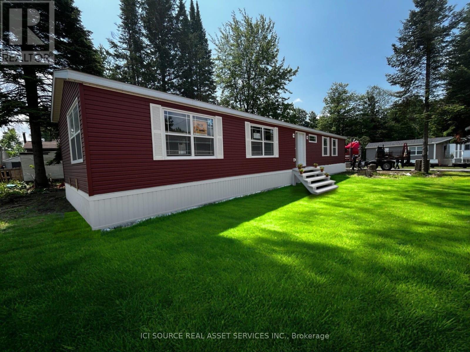 305 - 8250 County Rd 17, Clarence-Rockland, Ontario  K4K 1K7 - Photo 2 - X12388171