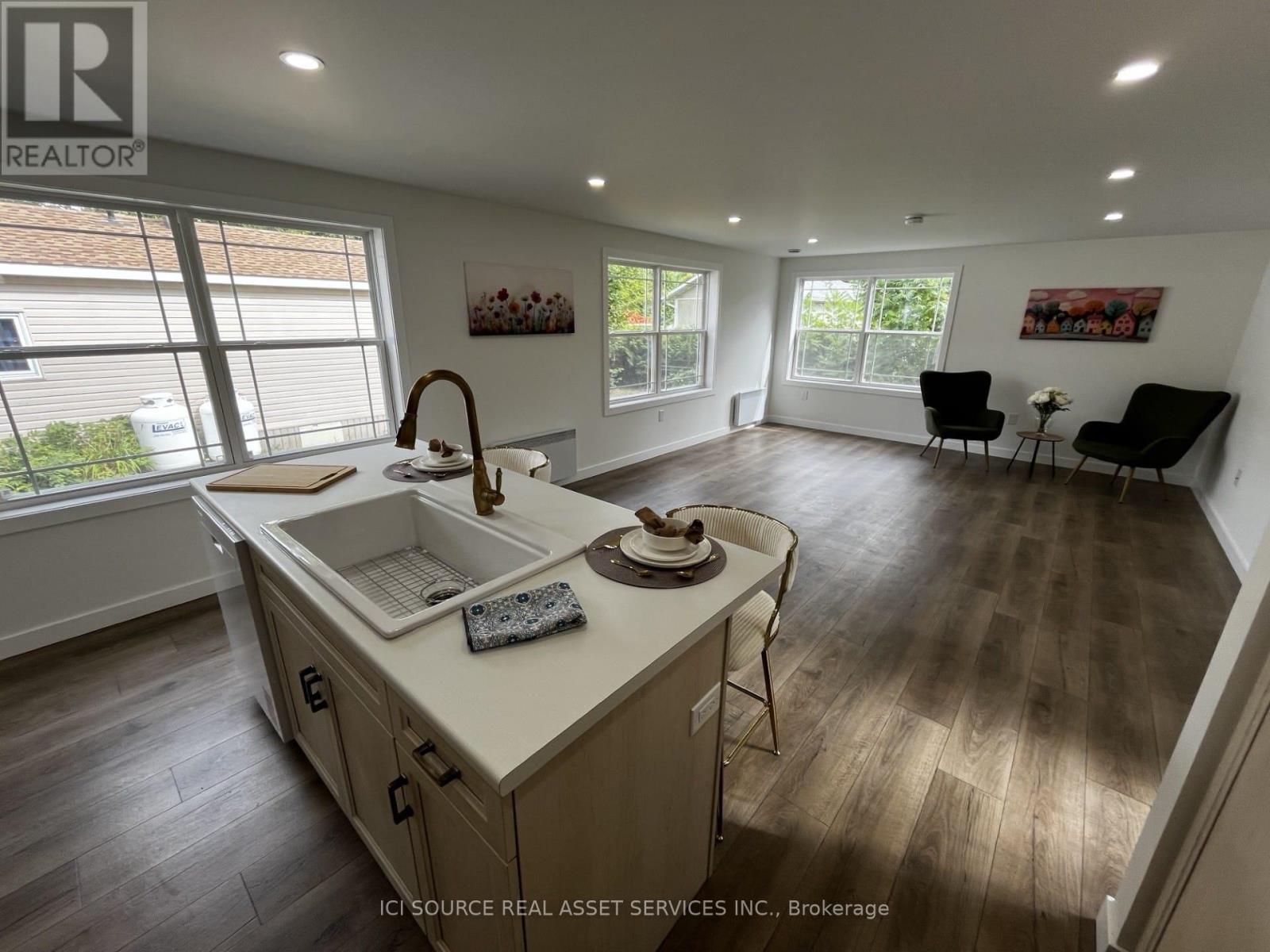 305 - 8250 County Rd 17, Clarence-Rockland, Ontario  K4K 1K7 - Photo 8 - X12388171