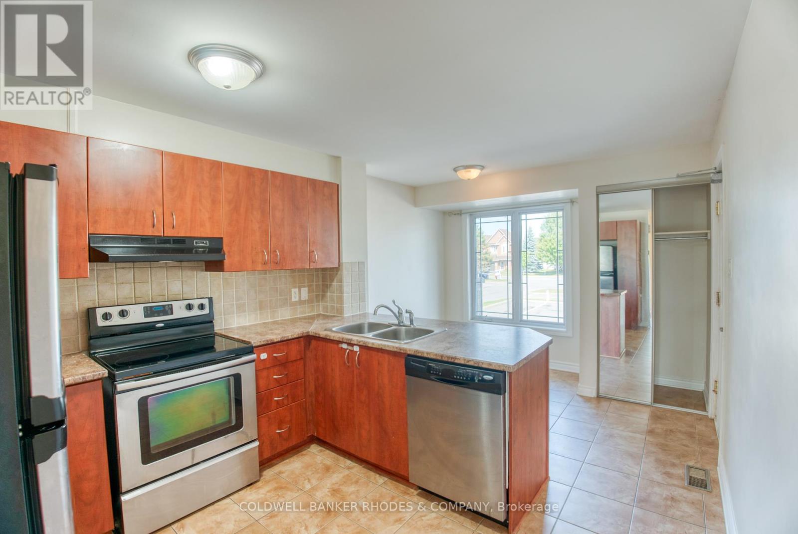 Property at 114 BRENTMORE PRIVATE image 4