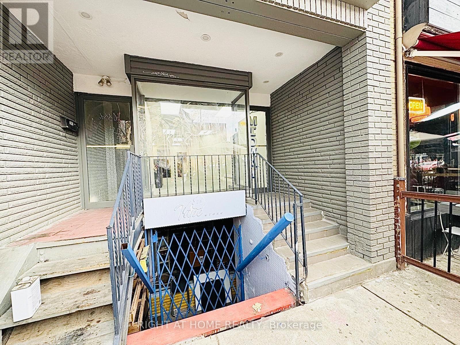 283 Augusta Avenue, Toronto, Ontario  M5T 2M1 - Photo 2 - C12015560
