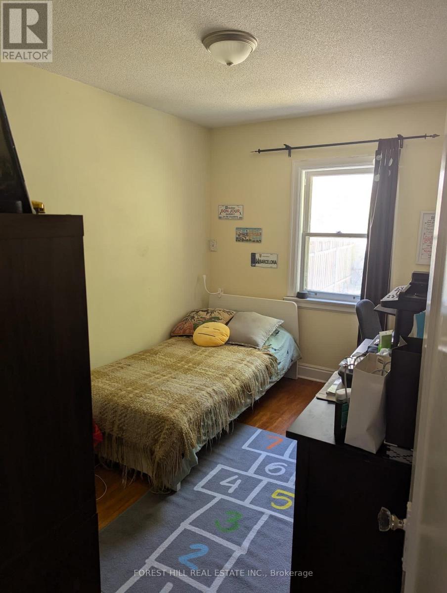 192 Roe Avenue, Toronto, Ontario  M5M 2J2 - Photo 5 - C12379019
