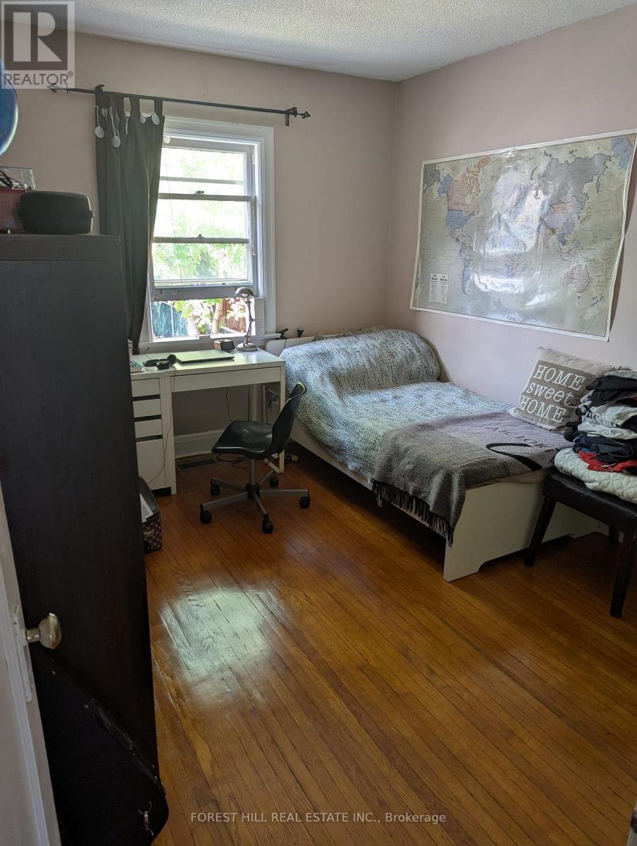 192 Roe Avenue, Toronto, Ontario  M5M 2J2 - Photo 3 - C12379019