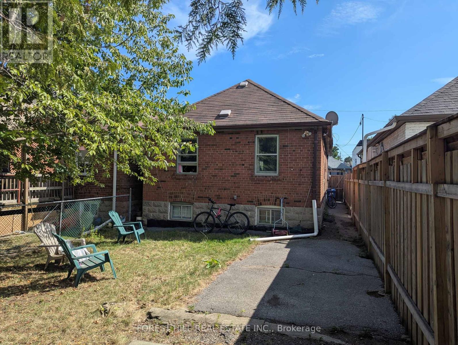 192 Roe Avenue, Toronto, Ontario  M5M 2J2 - Photo 9 - C12379019