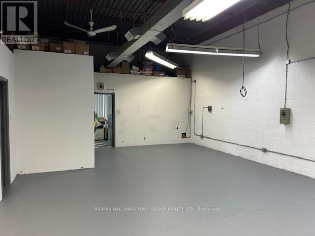 17 - 220 Industrial Parkway S, Aurora, Ontario  L4G 3V6 - Photo 8 - N12342981